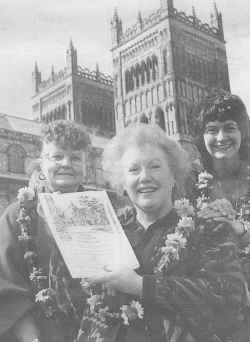Julie Goodhart presents garlands to Mary Bell and Denise Robertson