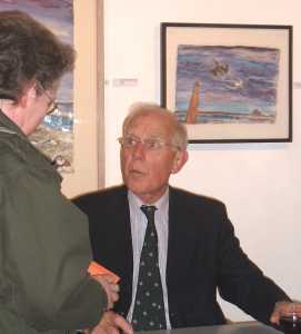 Sir Peter de la Billiere in conversation with a member of the audience