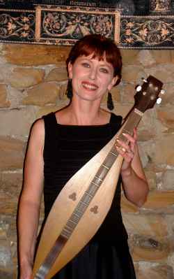 Cat Weatherill with her dulcimer