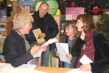 Eve Gamblin chats with prizewinner Jessica McKeown and family